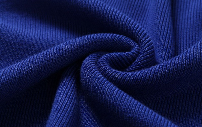 What are the characteristics of knitted fabrics